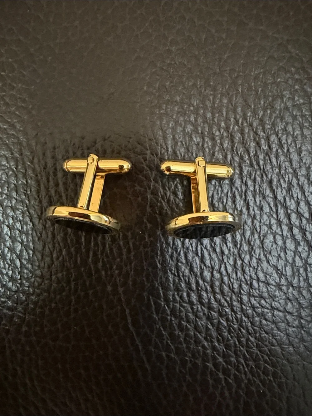 Vtg Black Onyx Cuff Links Set in a Gold-Toned Circular Frame by Pierre Cardin
